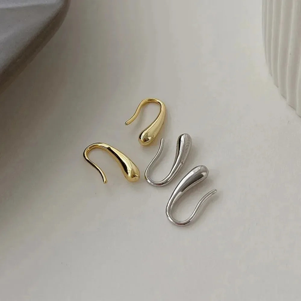 LunaDrop – Elegant Minimalist Teardrop Stud Earrings