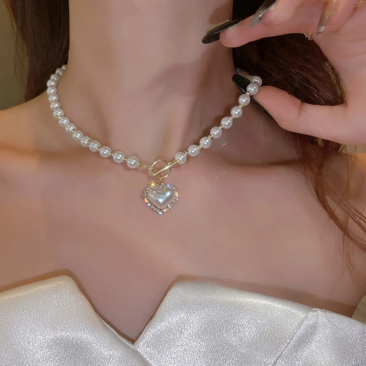 PearlHeart - Elegant Pearl Choker – Romantic Heart Pendant