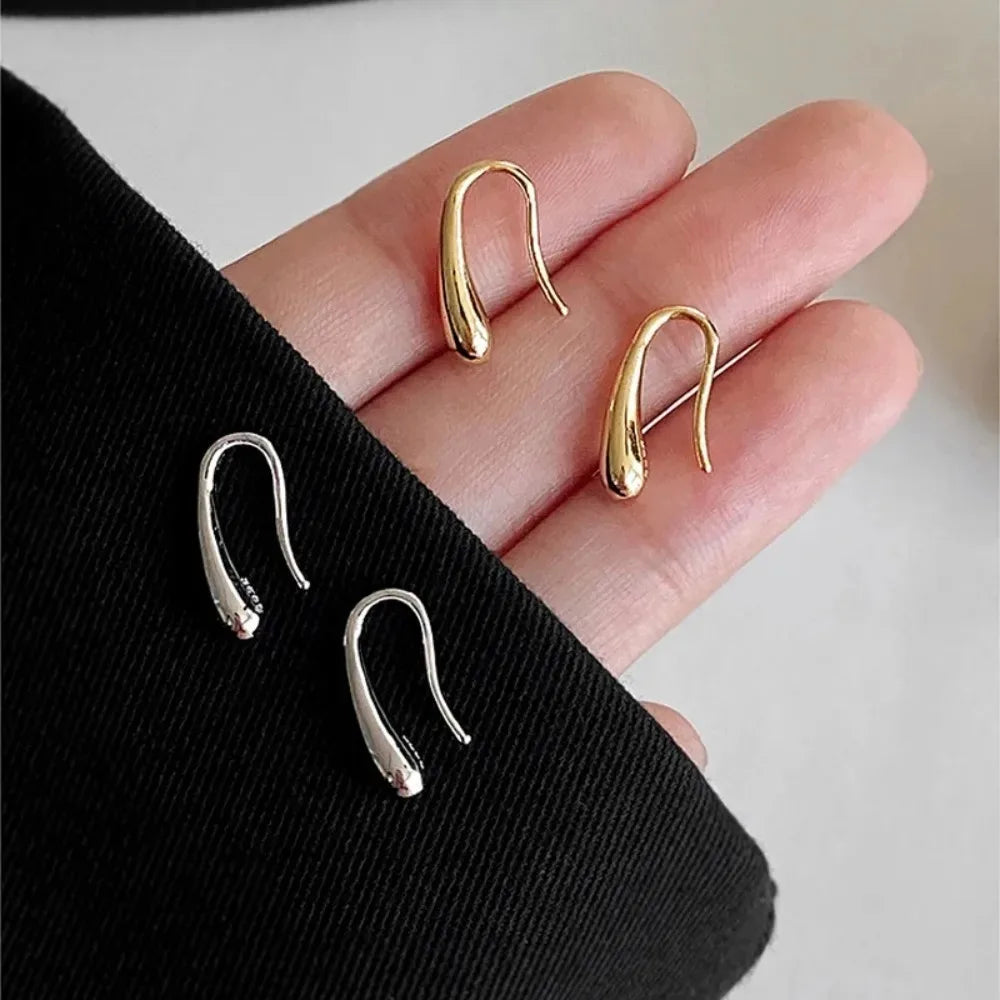 LunaDrop – Elegant Minimalist Teardrop Stud Earrings