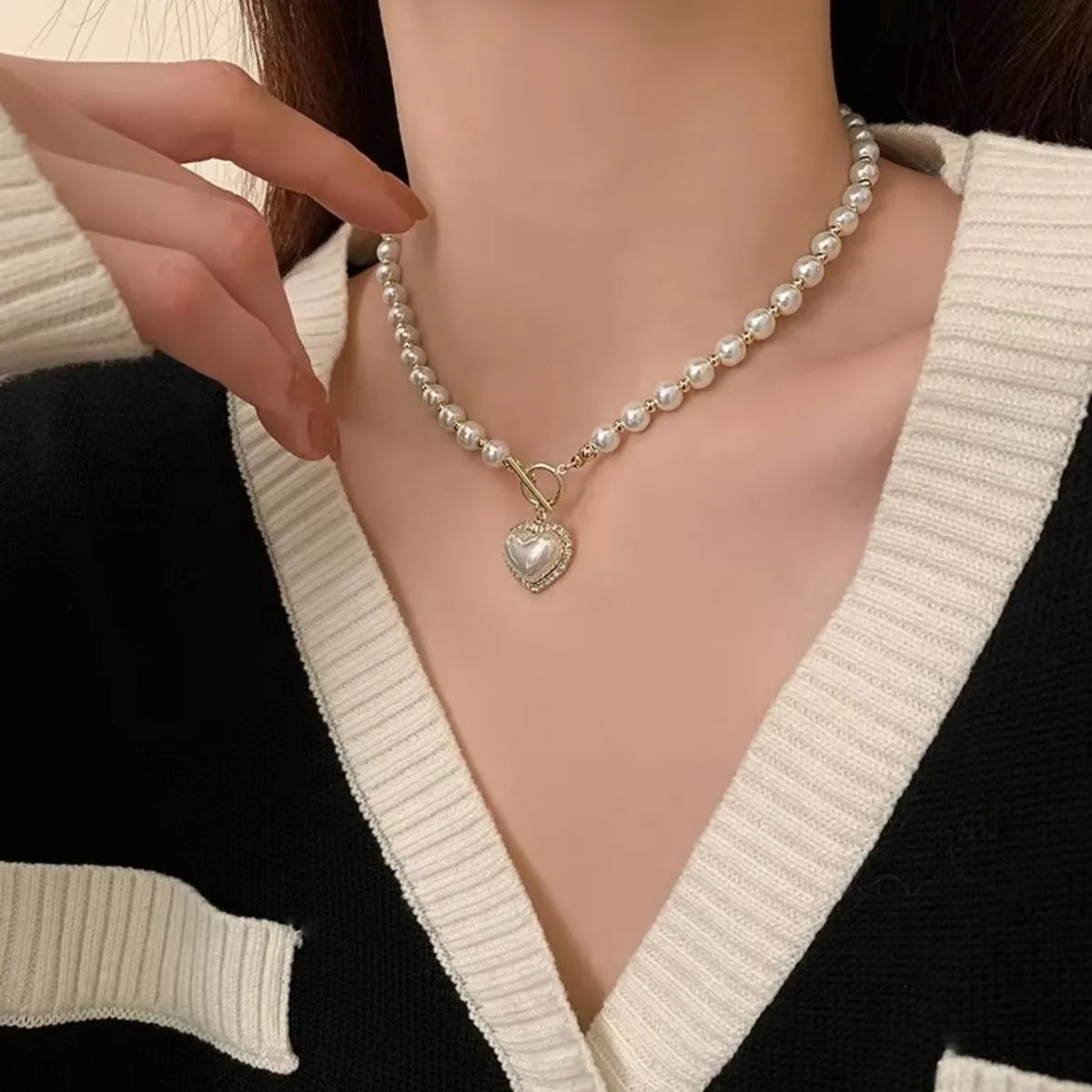 PearlHeart - Elegant Pearl Choker – Romantic Heart Pendant