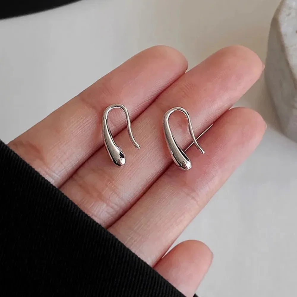 LunaDrop – Elegant Minimalist Teardrop Stud Earrings